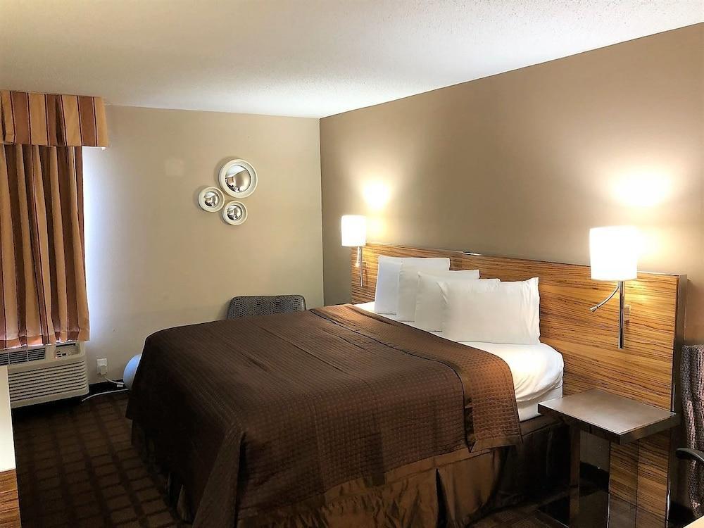 Baymont By Wyndham Creedmoor Hotel Exterior photo