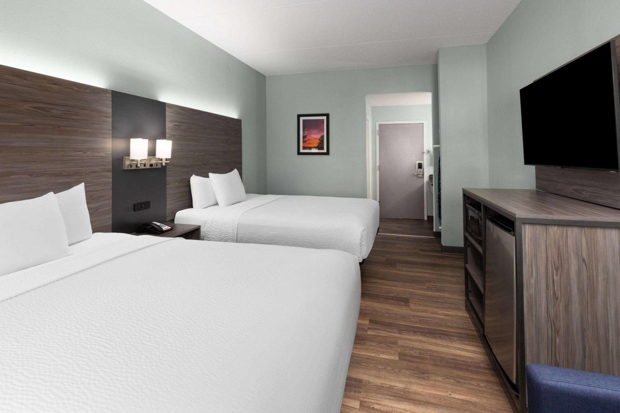Baymont By Wyndham Creedmoor Hotel Exterior photo