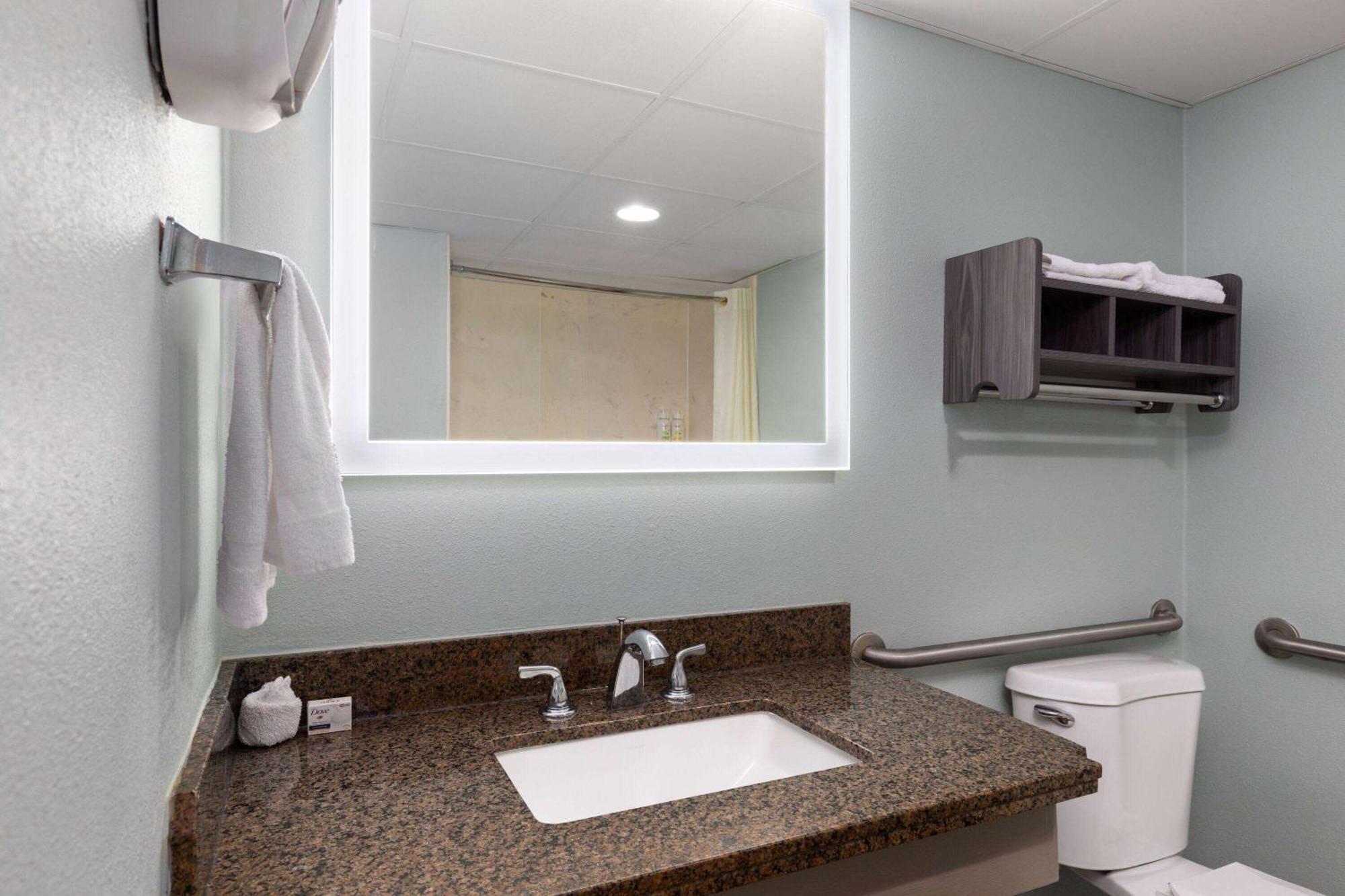 Baymont By Wyndham Creedmoor Hotel Exterior photo