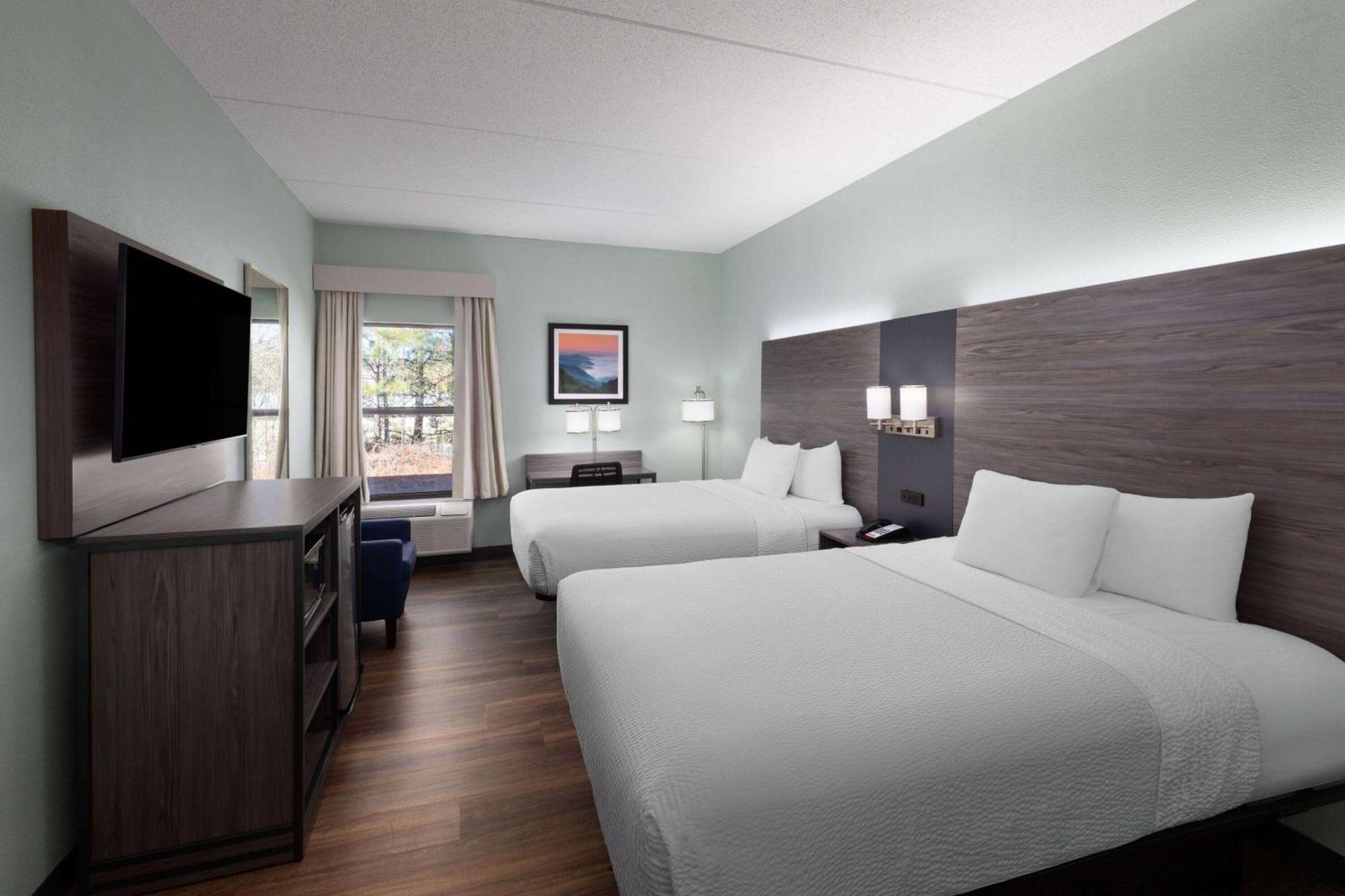 Baymont By Wyndham Creedmoor Hotel Exterior photo